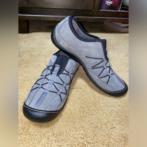 CLARKS WOMENS SHOES .